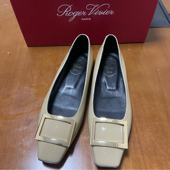 Roger Vivier Shoes - Roger Vivier Tan Patent Leather Loafers